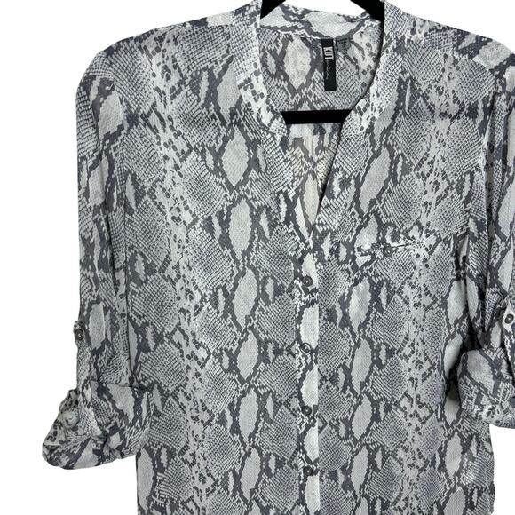 Kut from the Kloth Sinclaire Snake Print Button Up Blouse Women's Size Small - Picture 2 of 11